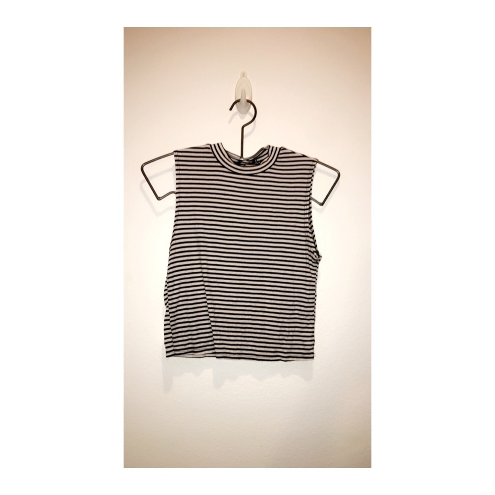 TurtleNeck Tank Top (3/$10 🌸✨)